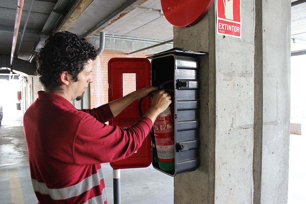 ¿Cómo usar correctamente el extintor de incendios?